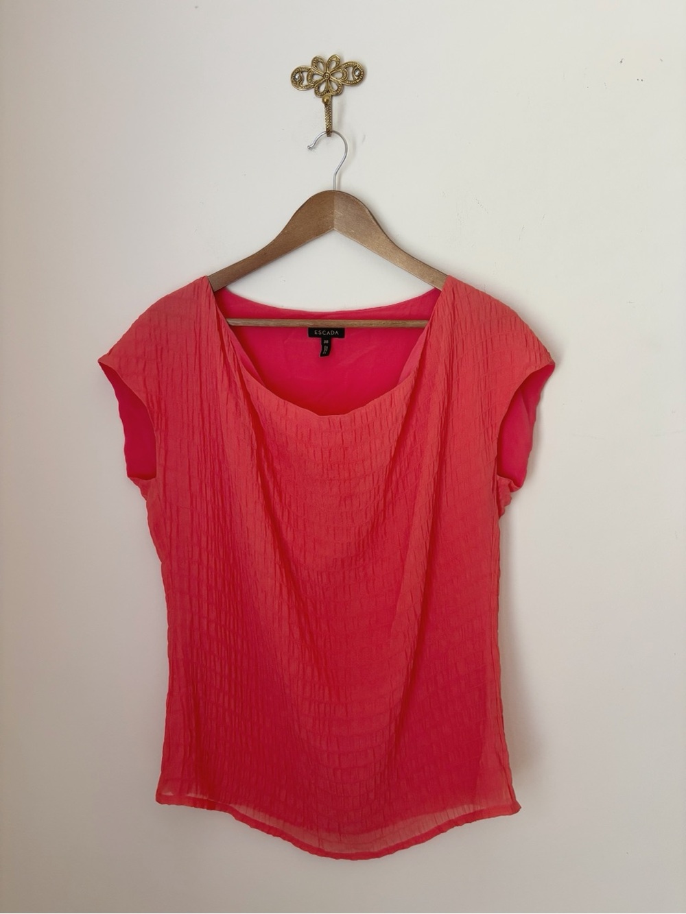 Escada Coral Textured Silk Cap Sleeve Blouse Sz 38 US 8